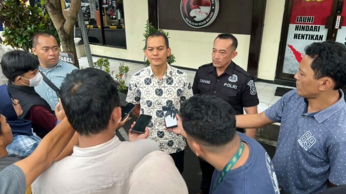 Kasat Reskoba Polres Malang, AKP Yussi Purwanto saat menggelar konferensi pers terkait hasil ungkap dua pengedar sabu. (Dok. Humas Polres Malang)