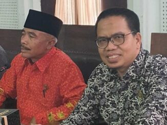 Ketua Komisi B DPRD Kota Malang, Haji Bayu Rekso aji (kanan)