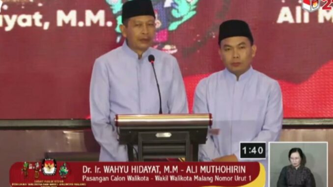 Paslon nomor urut 1, Wahyu Hidayat - Ali Muthohirin dalam debat publik kedua, Minggu 9 November 2024. (ist)