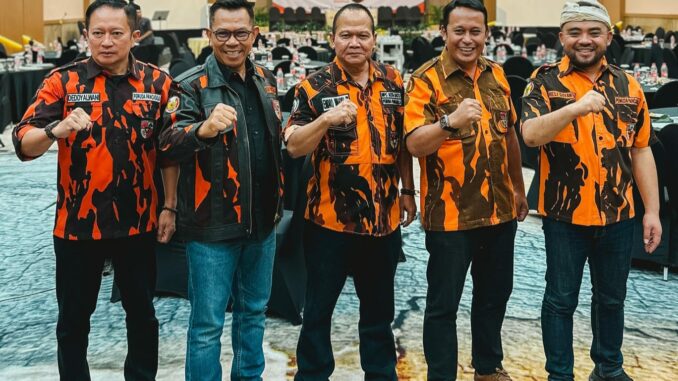 Paslon NH bersama para pengurus MPC Pemuda Pancasila Kota Batu (Ist)