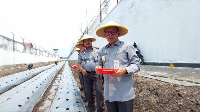 Kakanwil Apresiasi Langkah Lapas Kelas 1 Malang Dalam Percepatan Program Ketahanan Pangan. (Sumber Humas L'SIMA)