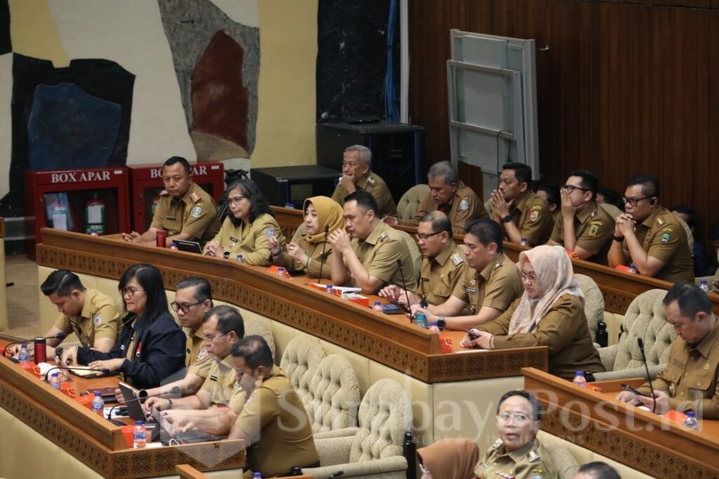 Pj, Walikota Malang, Iwan Kurniawan, ST, MM saat menghadiri Rapat Kerja dan Dengar Pendapat bersama Komisi II DPR RI dan Menteri Dalam Negeri RI. (Sumber Prokompim)