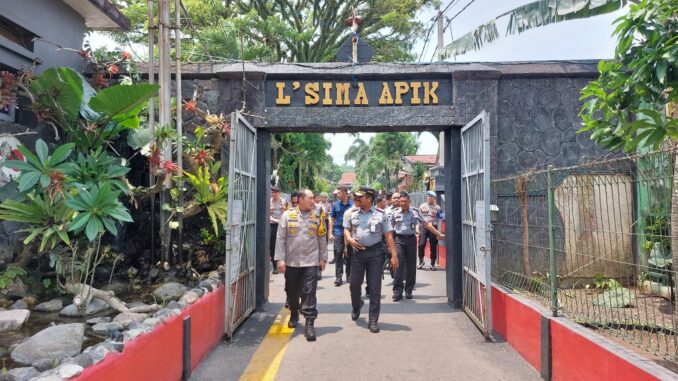 Kalapas Ketut Akbar Herry Achjar Sambut Kunjungan Perdana Kapolresta Malang Kota, Kombes Pol Nanang Haryono, Rabu 13 November 2024. (Sumber L'SIMA)