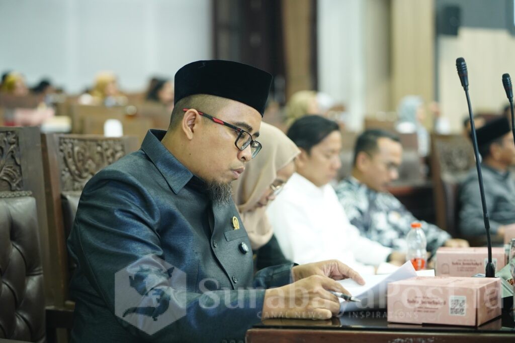 PARIPURNA: H Rendra Masdrajad Safaat anggota DPRD Kota Malang Fraksi PKS dalam sidang paripurna, Selasa 19 November 2024. (ist)