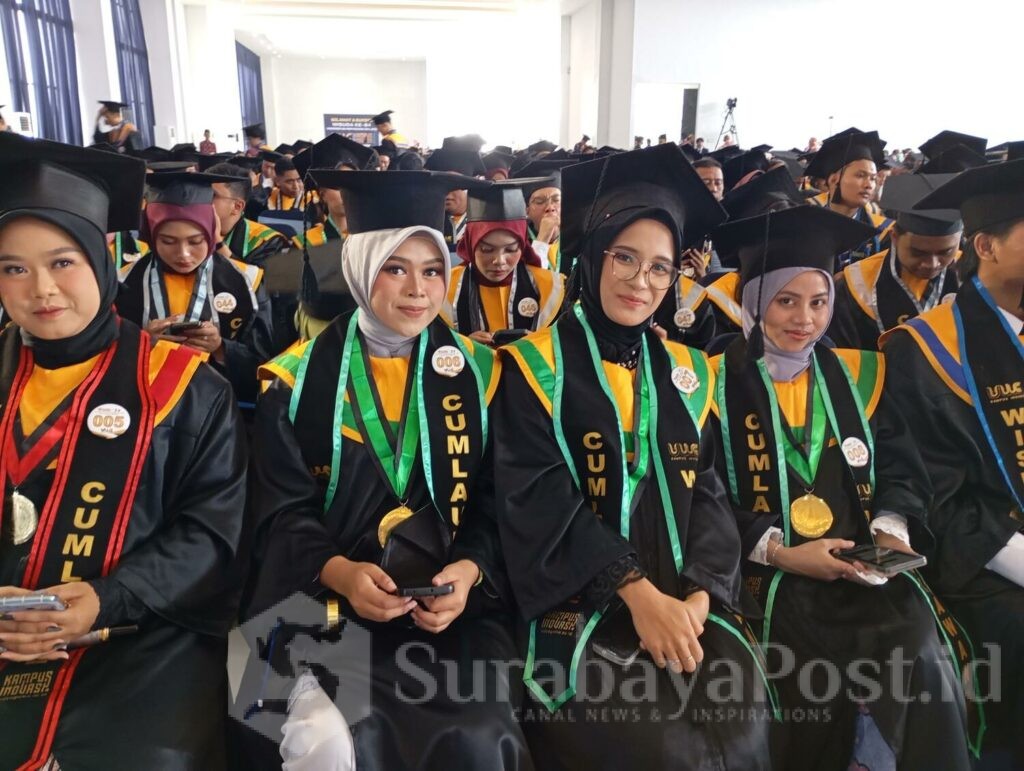 Para wisudawan wisudawati Universitas Widyagama