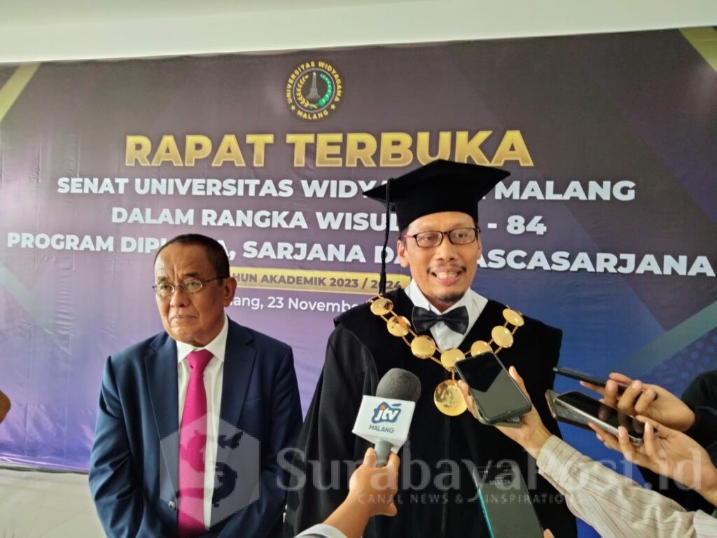 Rektor UWG Malang, Dr. Anwar, SH., M.Hum., memberikan keterangan kepada wartawan