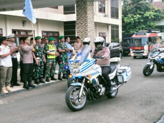 FOTO : Kapolres Batu ketika berangkatkan personel Cipta Kondisi (Gus)