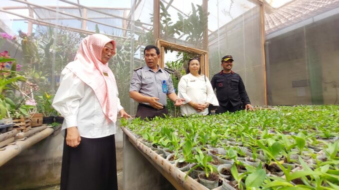 Kepala Dinas Ketahanan Pangan Kabupaten Malang, Mahila Surya Dewi bersama tim Bidang Konsumsi dan Penganekaragaman Pangan melaksanakan koordinasi proyeksi ketahanan pangan di Lapas Malang pada hari ini, Rabu 20 November 2024. (Sumber L'SIMA)