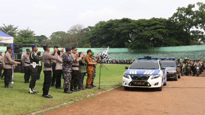 Apel gelar pasukan pergeseran PAM TPS, Pj Wali Kota Malang bersama Forkopimda memberangkatkan ribuan personel gabungan untuk mengamankan Pilkada, Selasa (26/11/2024)