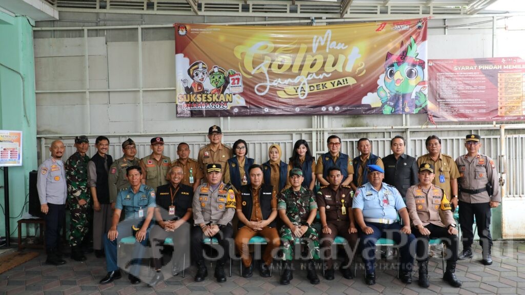 Pj, Iwan Kurniawan pose bersama jajaran Forkopimda Kota Malang. (Sumber Prokompim)