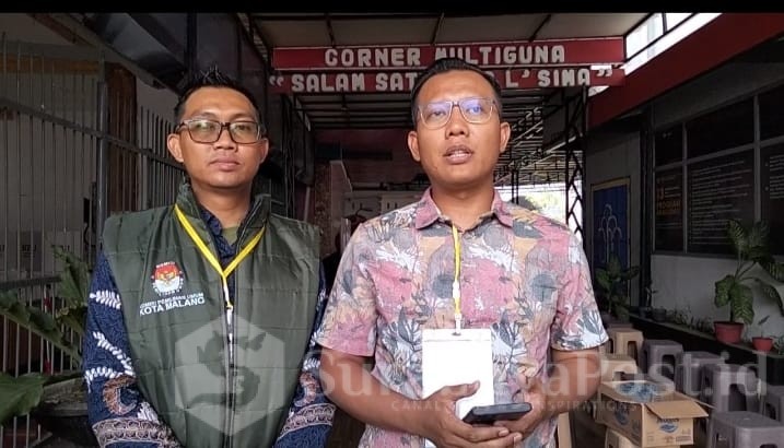 Ketua TPS khusus 901 Lapas Kelas 1 Malang, Muhamad Faisol didampingi Hamlana saat menemui awak media disela proses coblosan, Rabu (27/11/2024)