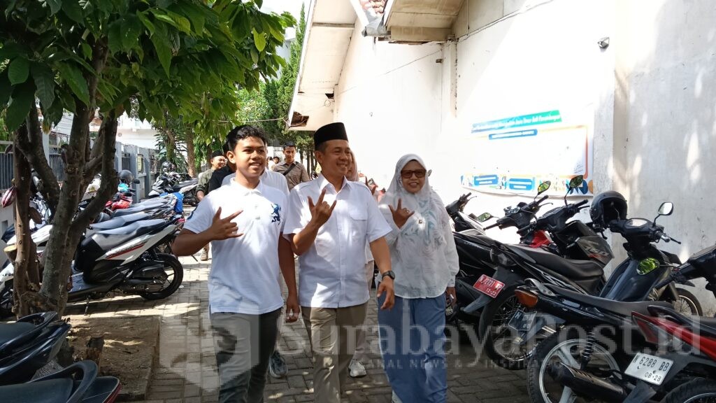 Senyum bahagia, Dimyati beserta istri dan anaknya