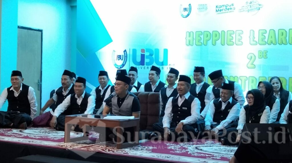 Rektor UIBU, Dr Nurcholis Sunuyeko, M.Si saat memberikan sambutan dihadapan ribuan mahasiswa baru