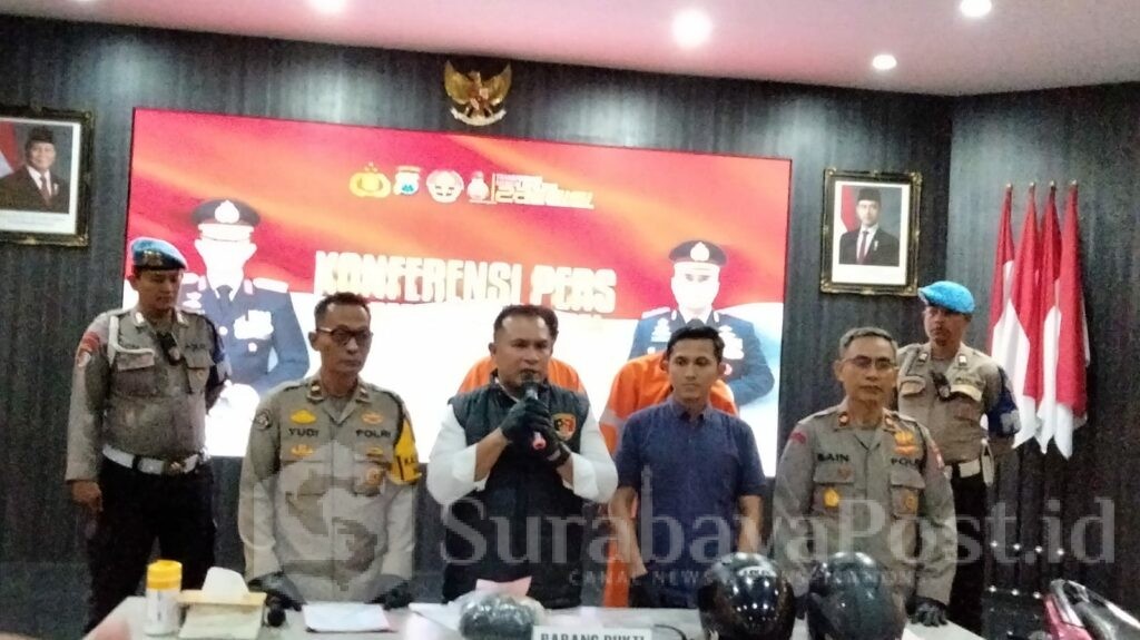 Kasat Reskrim Polresta Malang Kota, Kompol Mohammad Soleh menggelar konferensi pers hasil ungkap dua pelaku penjambretan