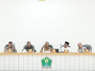 Rendra Masdrajad Safaat (dua dari kanan) hadiri rapat FLLAJ untuk mewakili pimpinan DPRD Kota Malang. (ist)