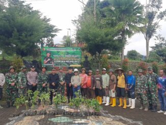 TNI AD Bersama Rakyat Tanam Pohon Keras dan Pohon Buah di Desa Ngajum, Kabupaten Malang Jawa Timur, Sabtu 21 Desember 2024. (Sumber L'SIMA)