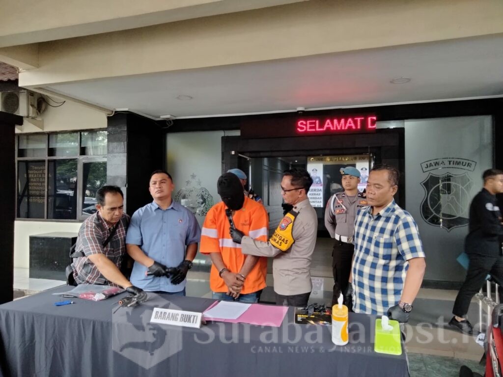 Dihadapan petugas dan awak media, tersangka SB mengakui perbuatannya