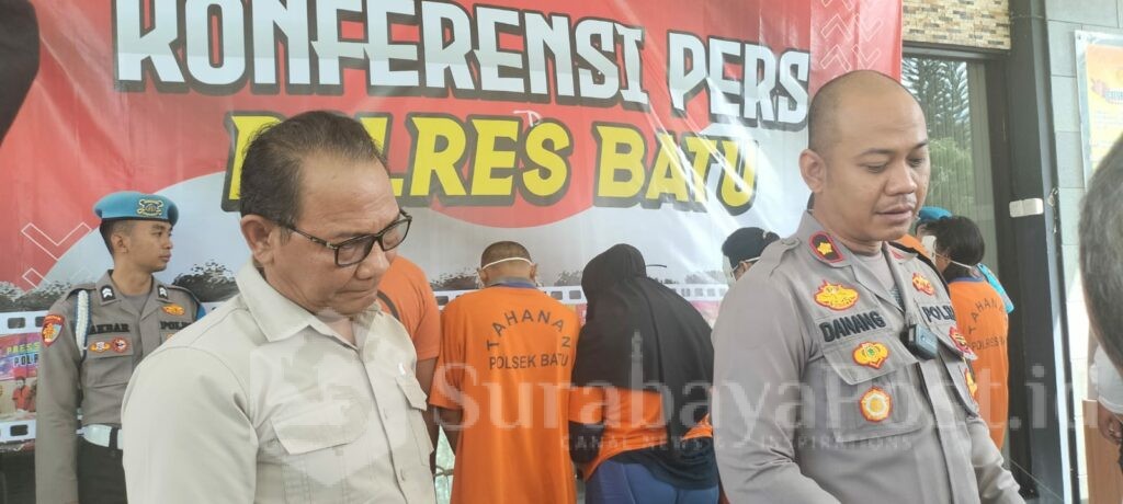 Wakapolres Batu, Kompol Danang Yudanto (kanan) dalam konferensi pers hasil ungkap perdagangan bayi