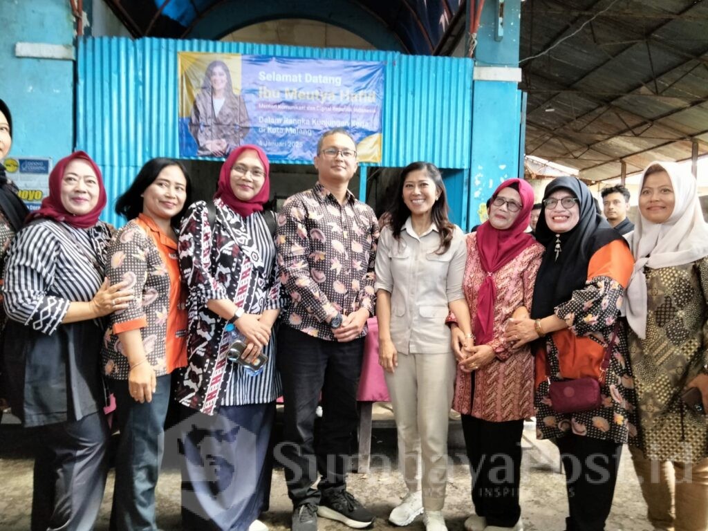 Menkomdigi Meutya Hafid saat mengunjungi Kampung Keramik Dinoyo, Kota Malang, Jawa Timur, Sabtu (04/01/2025).