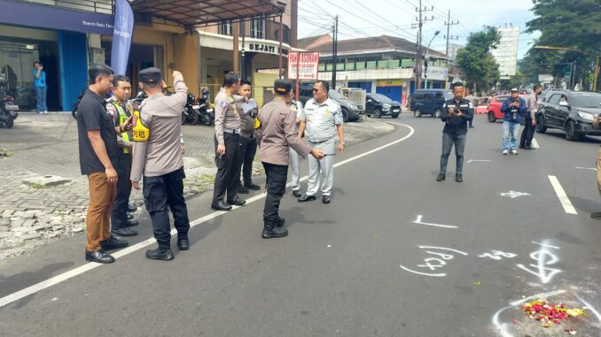 Peristiwa Kecelakaan Maut di Kota Batu, Dirlantas Polda Jatim langsung olah tempat kejadian perkara (TKP), Kamis (09/01/2025)