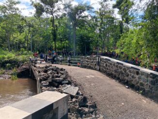 Kondisi Jembatan Glendang Pakem yang terlihat rusak pada sebagian sisinya. (ist)