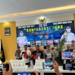 Polres Batu saat menggelar konferensi pers hasil ungkap pelaku tanam 62 batang ganja, Rabu (15/1/2025)