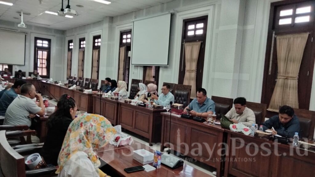 Komisi A, Komisi B dan Komisi C DPRD Kota Malang menggelar audiensi gabungan bersama masyarakat di Gedung DPRD Kota Malang, Jawa Timur pada Senin (20/1/2025).