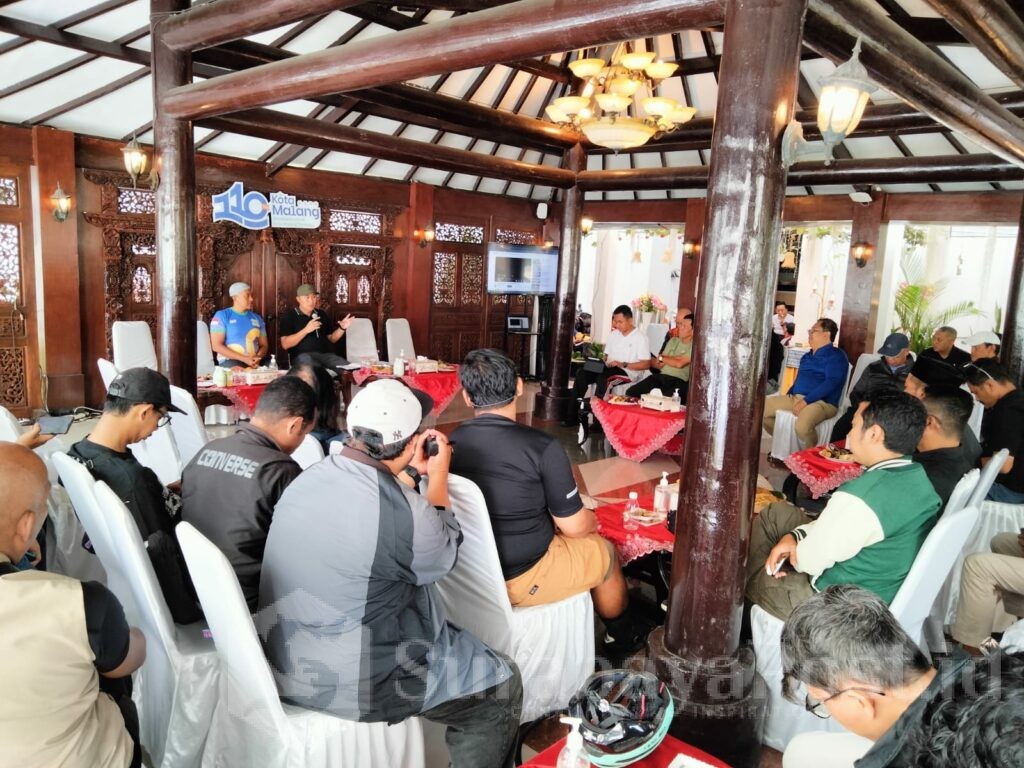Diskusi berlangsung santai dan gayeng