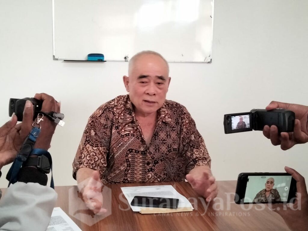 KORBAN: Otje Suandito saat menggelar konferensi pers, Kamis (30/01/2025).