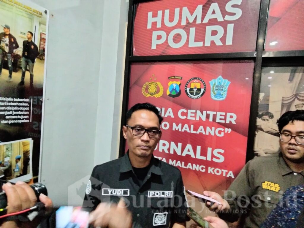 Kasi Humas Polresta Malang Kota, Ipda Yudi Risdiyanto saat memberikan keterangan kepada wartawan