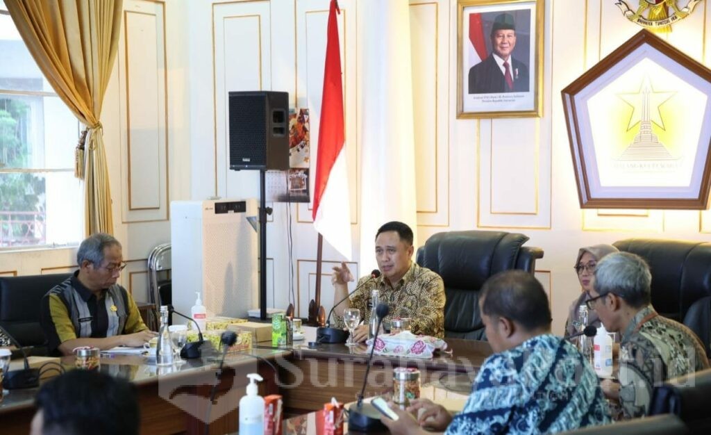 Pj Walikota Malang, Iwan Kurniawan saat memimpin rapat koordinasi. (Sumber Prokompim)