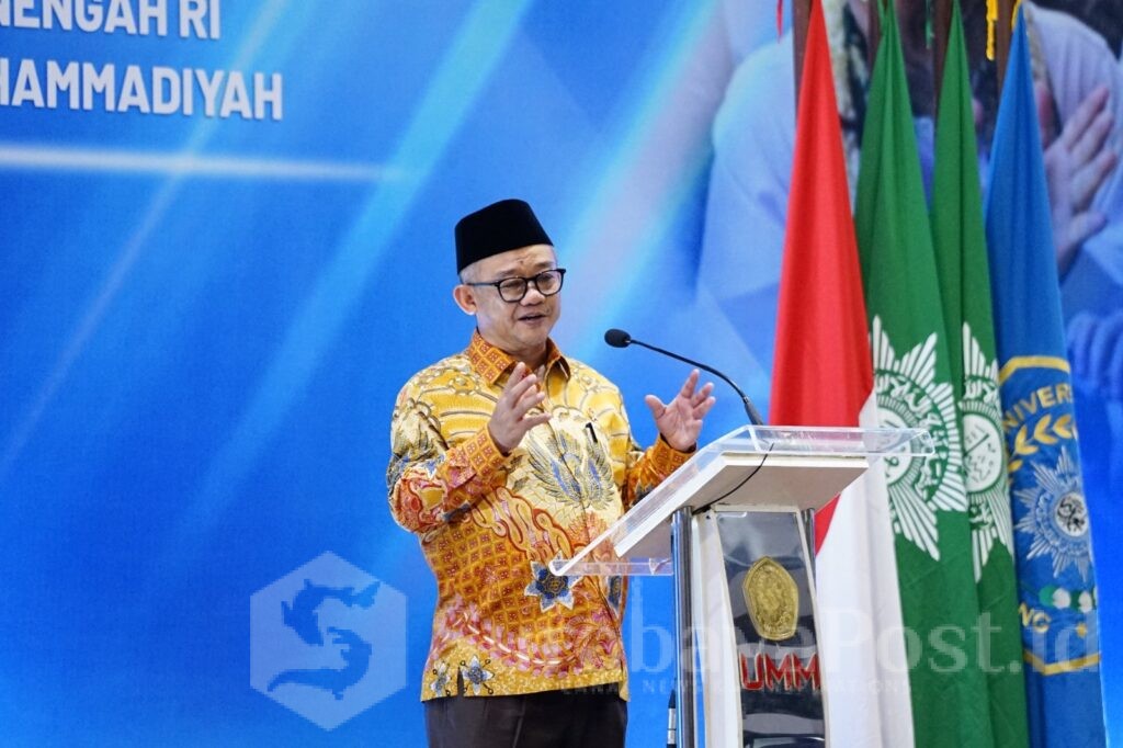 Menteri Pendidikan Dasar dan Menengah Indonesia Prof. Abdul Mu'ti, M.Ed saat memberikan sambutan di acara Tabligh Akbar UMM. (Dok. Humas UMM)