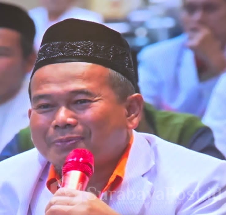 Ustadz Rokhmad saat dialog interaktif dalam acara konsolidasi. (ist)