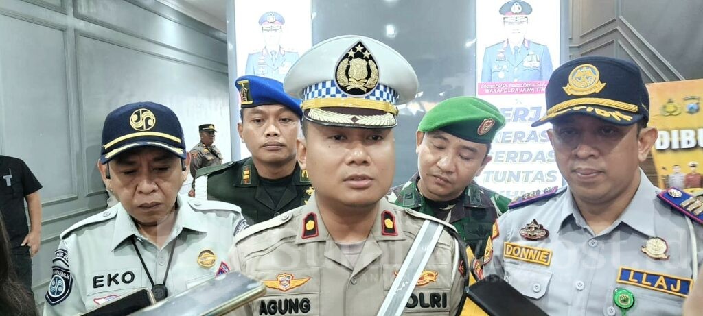 Kasatlantas Polresta Malang Kota, Kompol Agung Fitransyah saat memberikan keterangan kepada wartawan