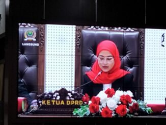 Ketua DPRD Kota Malang, Amithya Ratnanggani Sirraduhita saat memimpin rapat paripurna, Senin (10/02/2025)