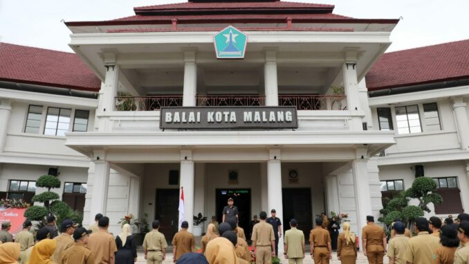 Kulo Nuwun, Momen Wakil Walikota Ali Muthohirin Pimpin Apel Perdana di Balaikota Malang, Senin 24 Februari 2025. (Sumber Prokompim)