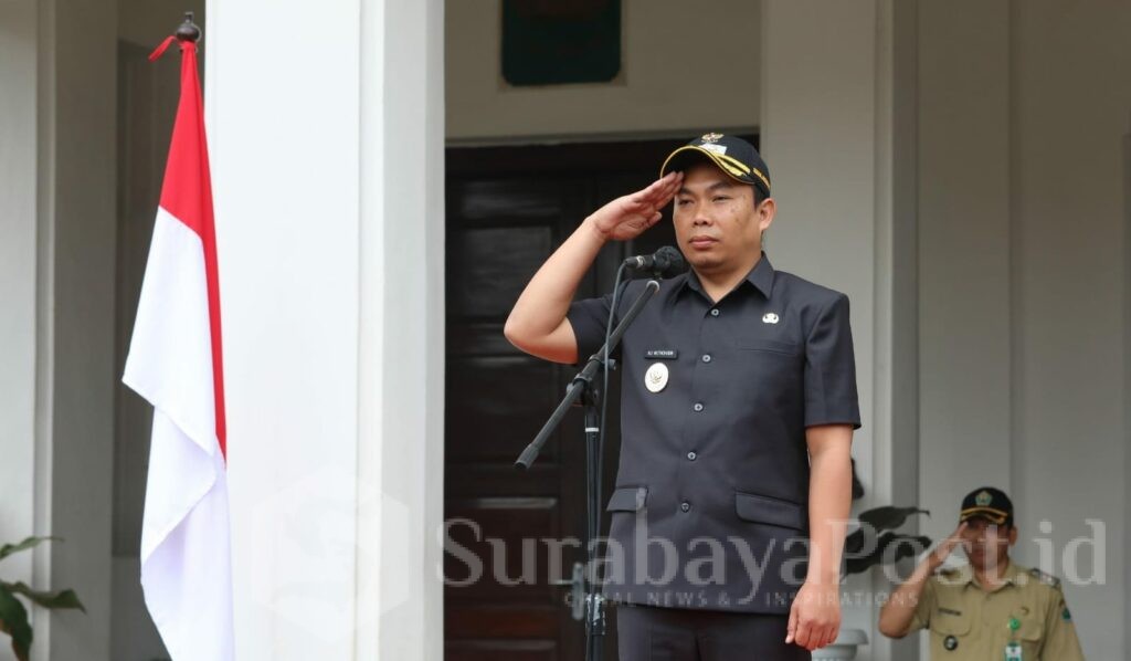 Wakil Walikota Malang, Ali Muthohirin saat memimpin apel pagi di Balaikota Malang. (Sumber Prokompim)