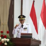 Walikota Malang, Wahyu Hidayat saat memberikan sambutan di acara Sertijab dalam rangkaian paripurna digedung DPRD Kota Malang, Minggu (2/3/2025)