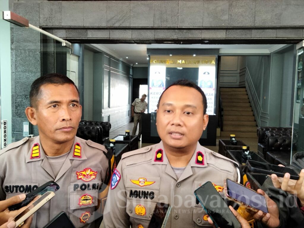 Kompol Agung Fitransyah memberikan keterangan kepada wartawan