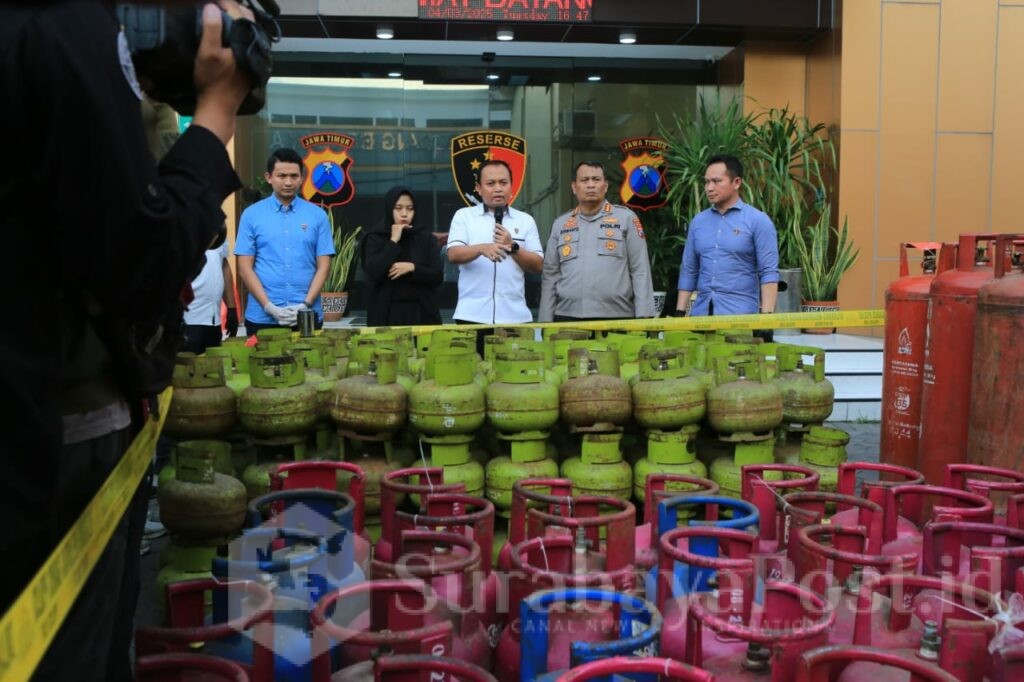 Ditreskrimsus Polda Jatim Bongkar Kasus Oplos Gas LPG dan Penyelundupan Pupuk Subsidi. (ist)