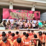 Kapolresta Malang Kota, Kombes Pol Nanang Haryono bersama Forkopimda saat menggelar konferensi pers hasil Operasi Pekat Semeru 2025, Selasa (11/3/2025)