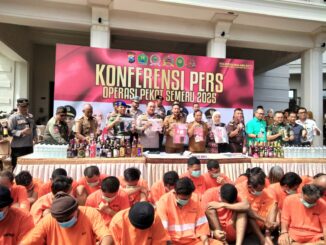 Kapolresta Malang Kota, Kombes Pol Nanang Haryono bersama Forkopimda saat menggelar konferensi pers hasil Operasi Pekat Semeru 2025, Selasa (11/3/2025)