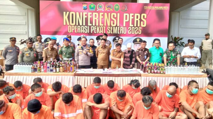 Walikota Wahyu Hidayat Apresiasi Hasil Ungkap Polresta Malang Kota Dalam Operasi Pekat Semeru 2025, Selasa (11/03/2025).