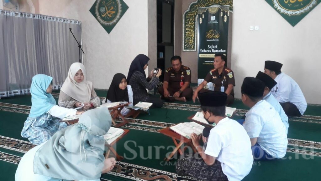 Tim tadarus Al-Qur'an safari Ramadan SD Sabilillah di Mushola Kejaksaan Negeri Kota Malang