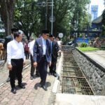 Walikota Wahyu Hidayat tinjau lokasi pembangunan Drainase, Rabu 12 Maret 2025. (Sumber Prokompim)