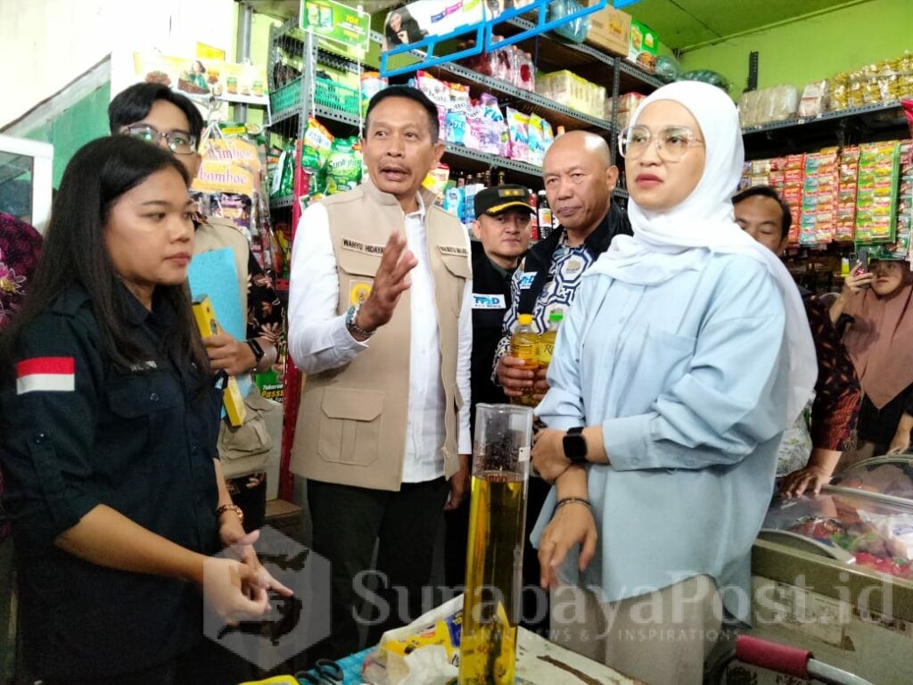 Minyak goreng berlebel MinyakKita takarannya ditemukan kurang