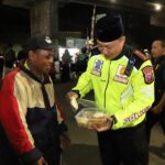 Polresta Malang Kota Ajak Mahasiswa Jaga Kamtibmas dan Berbagi Dalam Kegiatan Sahur On The Road, Minggu (16/03/2025) dini hari.