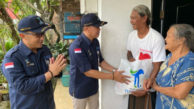 Sapa Warga, Tugu Tirta Peduli & Berbagi dengan Pelanggan MBR. (Dok. Humas Tugu Tirta).