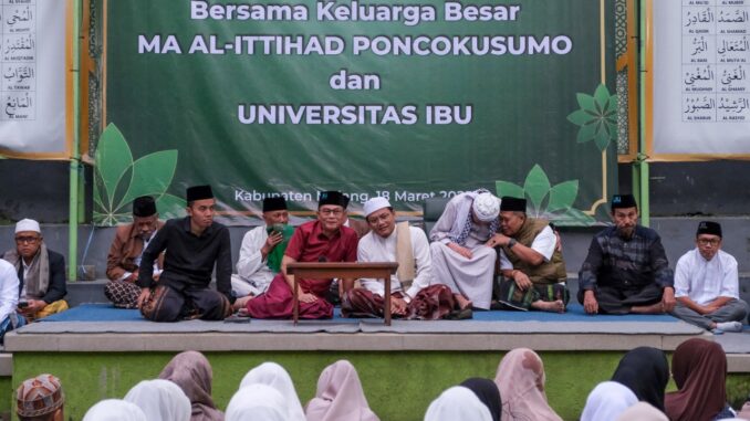 Buka bersama Madrasah Aliyah Ponpes Al Ittihad dan Universitas Insan Budi Utomo, Selasa 18 Maret 2025. (Sumber UIBU).