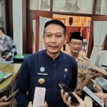 Walikota Malang, Wahyu Hidayat memberikan keterangan kepada wartawan pada suatu acara di Balaikota Malang, Jum'at (21/03/2025).